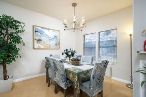 Apartment | 2 bedrooms, Internet - Bright Townhome Retreat With Private Patio Walk Trails (Pomona)