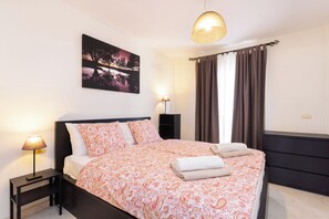 1 Schlafzimmer, Bügeleisen/Bügelbrett, Reisekinderbett, WLAN