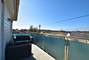 Perhetalo, näköala puutarhaan | Parveke