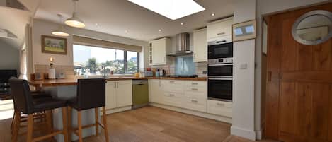 Casa familiare, vista giardino | Cucina privata | Seggiolone