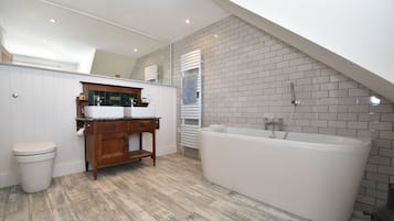 Family House, Garden View | Bathroom