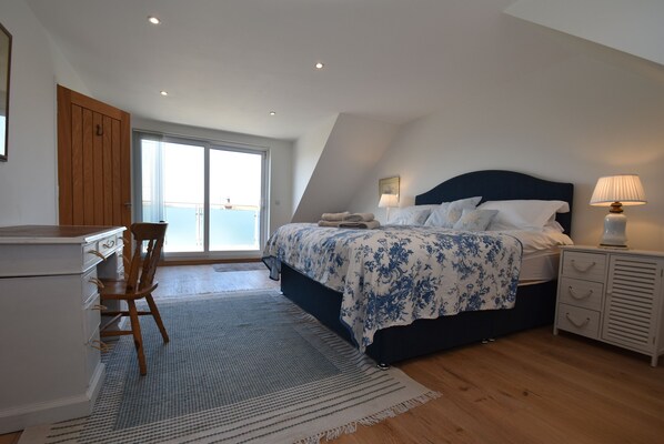 Family House, Garden View | 4 bedrooms, iron/ironing board, free WiFi - Corkwood (Rye)