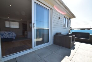 Family House, Garden View | Balcony - Corkwood (Rye)