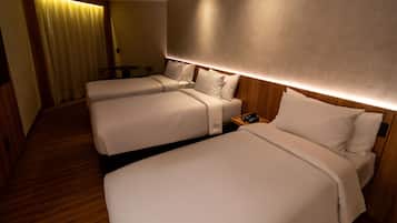 Varanda Triplo Twin | In-room safe, free WiFi, bed sheets