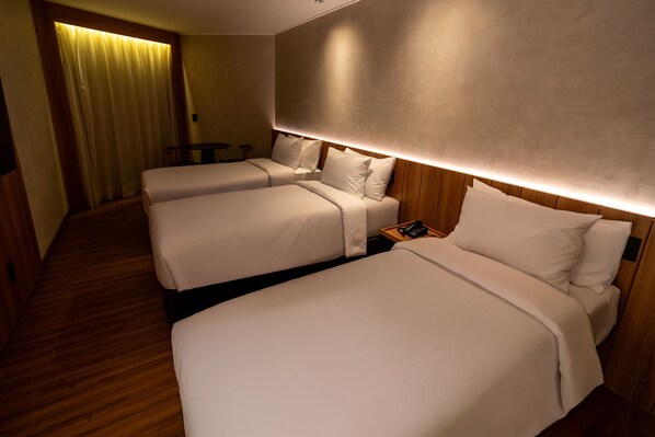 Varanda Triplo Twin | In-room safe, free WiFi, bed sheets