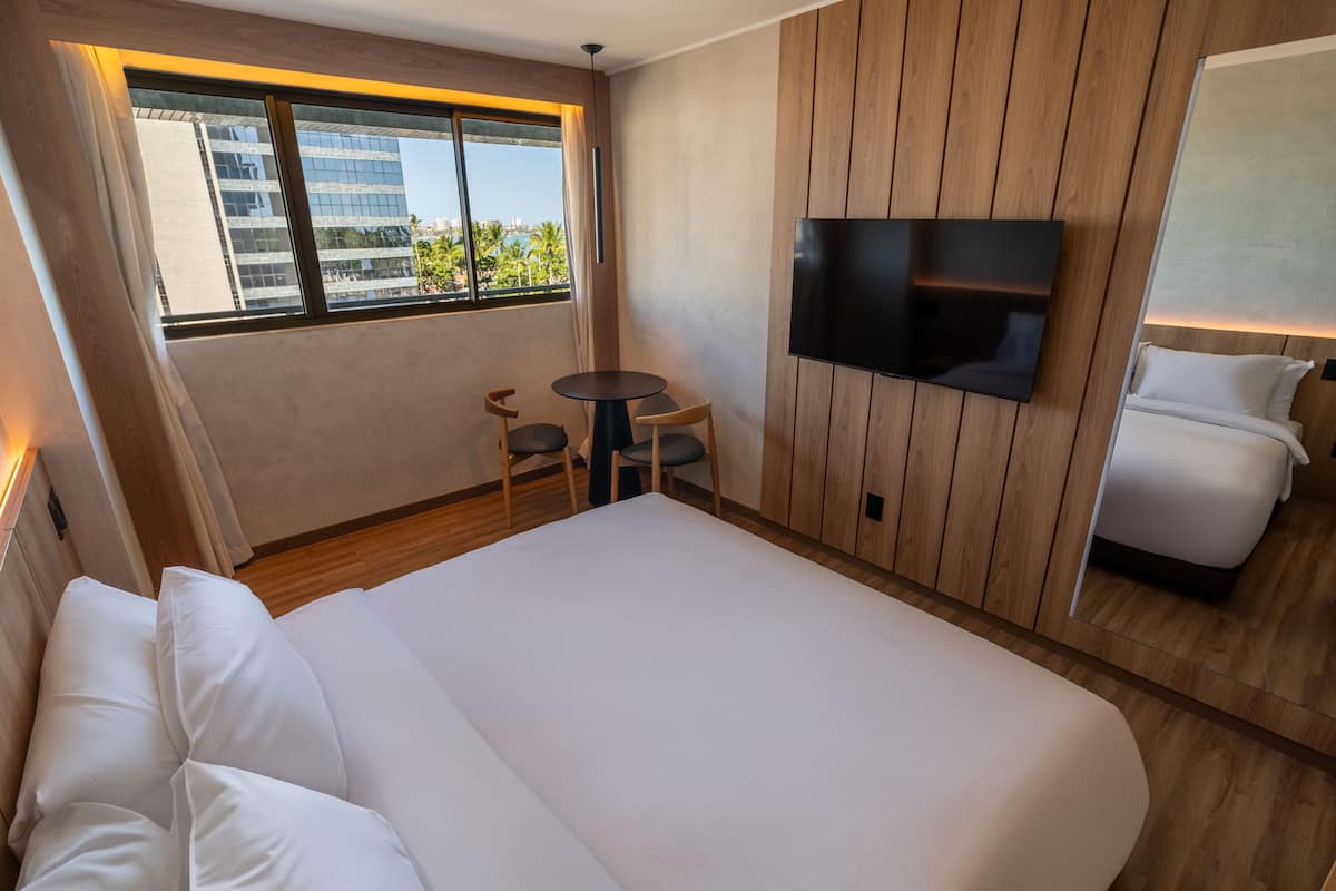 Lateral Mar | Cofres nos quartos, Wi-Fi de cortesia, roupa de cama