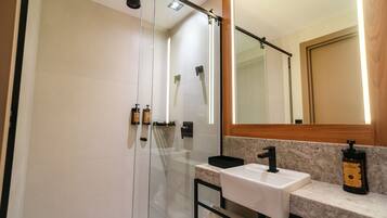 خزنة داخل الغرفة وواي فاي مجانًا