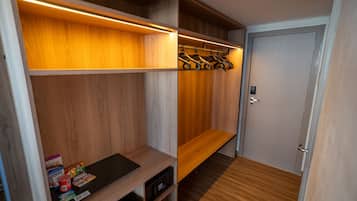 خزنة داخل الغرفة وواي فاي مجانًا