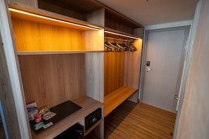 Peti besi dalam bilik, Wi-fi percuma