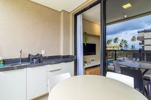 Basic Apartment | Outdoor dining