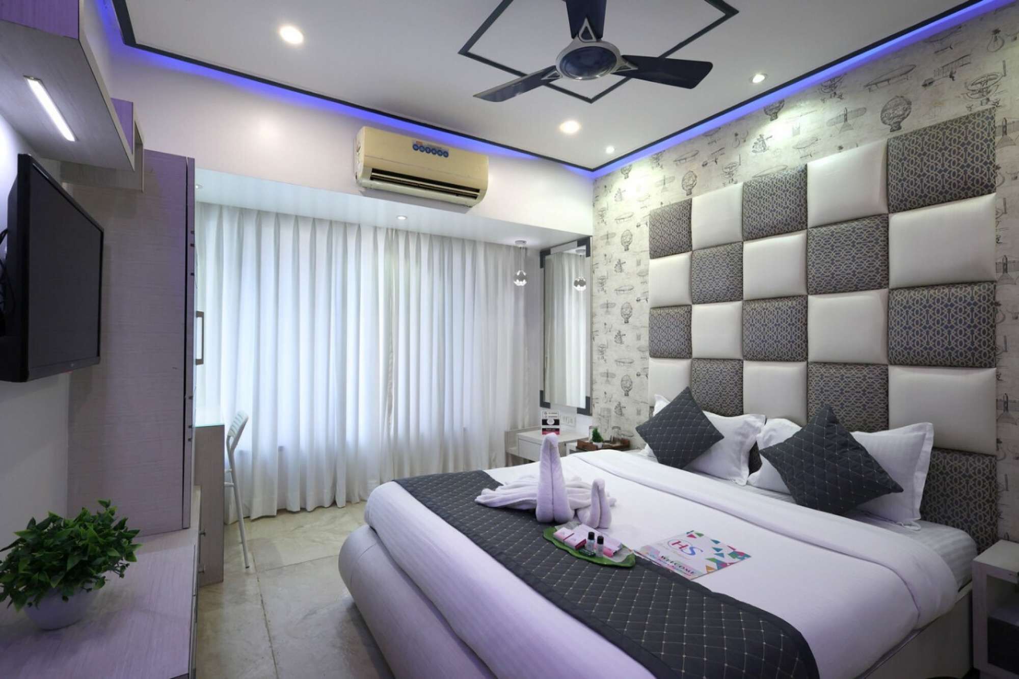 2 bedrooms, desk, iron/ironing board, WiFi