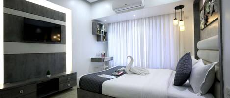 2 bedrooms, desk, iron/ironing board, WiFi