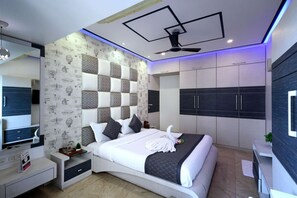 2 bedrooms, desk, iron/ironing board, WiFi - 2 Bedroom Apartments (Mumbai)