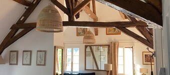 Aux 3 Maillets 2. Beautiful apartment in a 16th-century house.