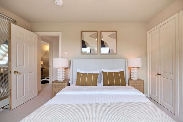 Apartment (3 Bedrooms) | 3 bedrooms, iron/ironing board, bed sheets