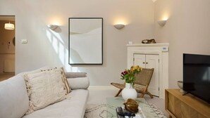 Living area - Chiswick Views & Space Elegant 3bdr Duplex With Parking (London)