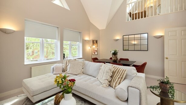 Living area - Chiswick Views & Space Elegant 3bdr Duplex With Parking (London)