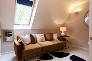 Interior - Chiswick Views & Space Elegant 3bdr Duplex With Parking (London)