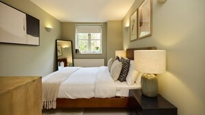 Room - Chiswick Views & Space Elegant 3bdr Duplex With Parking (London)