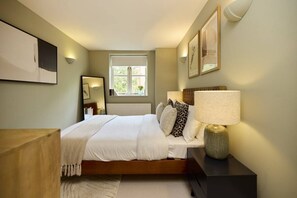 Appartement (3 Bedrooms) | 3 chambres, fer et planche à repasser, draps fournis