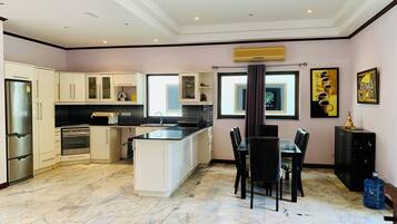 Villa, Garden View | Private kitchen | Highchair