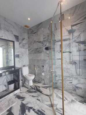Villa, Garden View, Poolside | Bathroom | Towels - CET Resort & Rayong Padelcenter  (Klaeng)