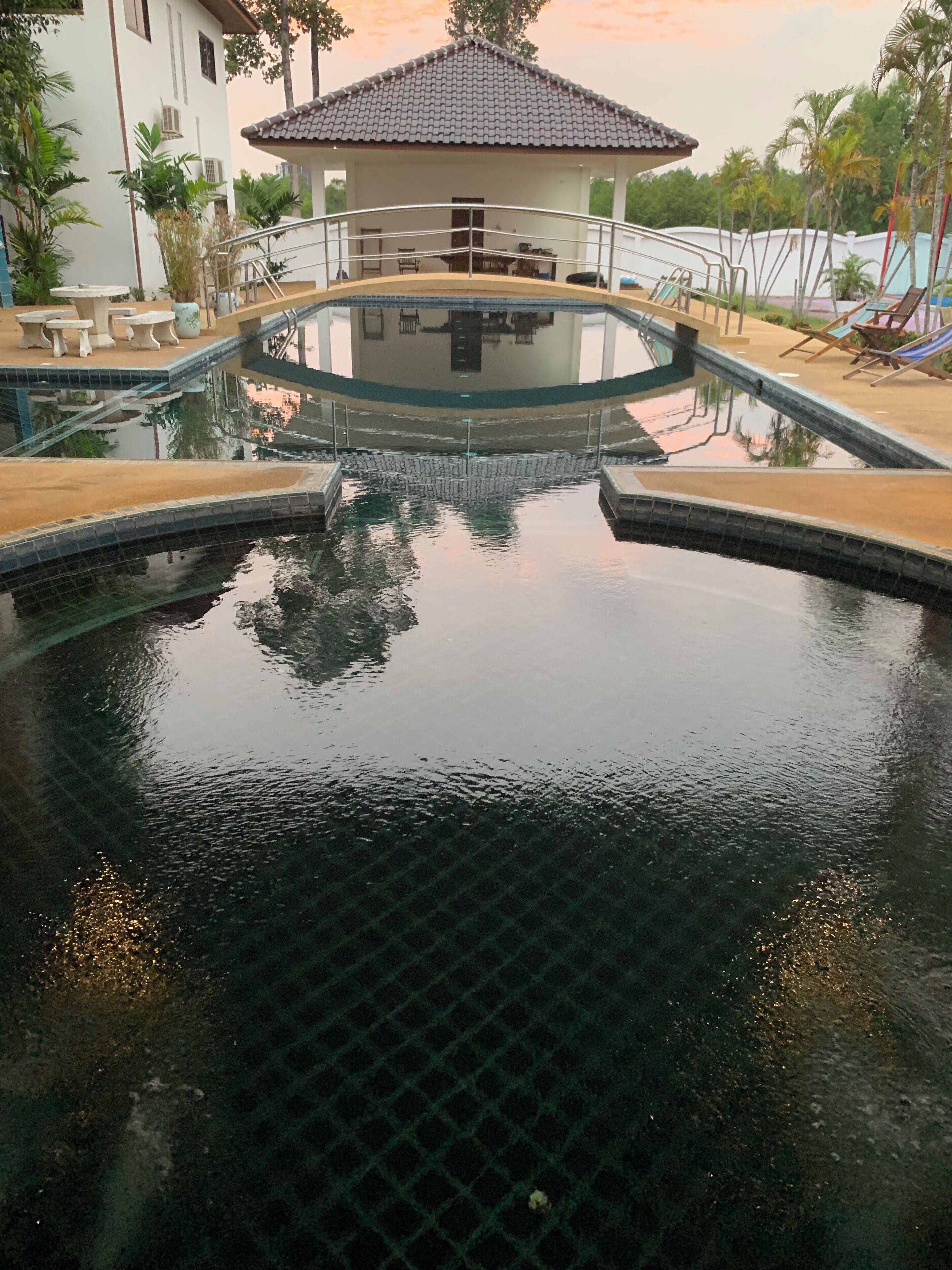 حمام سباحة