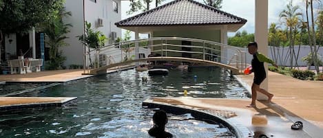 室外泳池