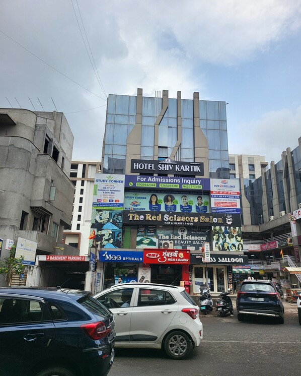 Front of property - Hotel Shiv Kartik (Surat)