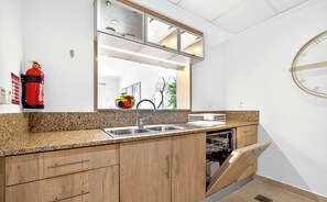 Private kitchen - WYZ RENT|Ethereal 1 BR in JBR with Beach Views (Dubai)