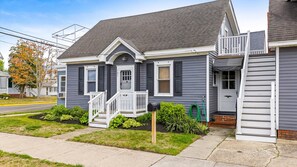 Exterior detail - 3BR Charming Beach Cottage | North End OC (Ocean City)