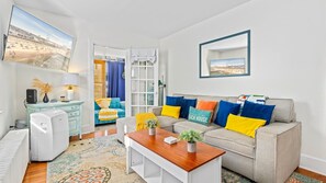 TV - 3BR Charming Beach Cottage | North End OC (Ocean City)