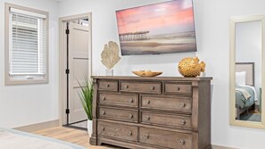 3 habitaciones, escritorio, tabla de planchar con plancha y wifi