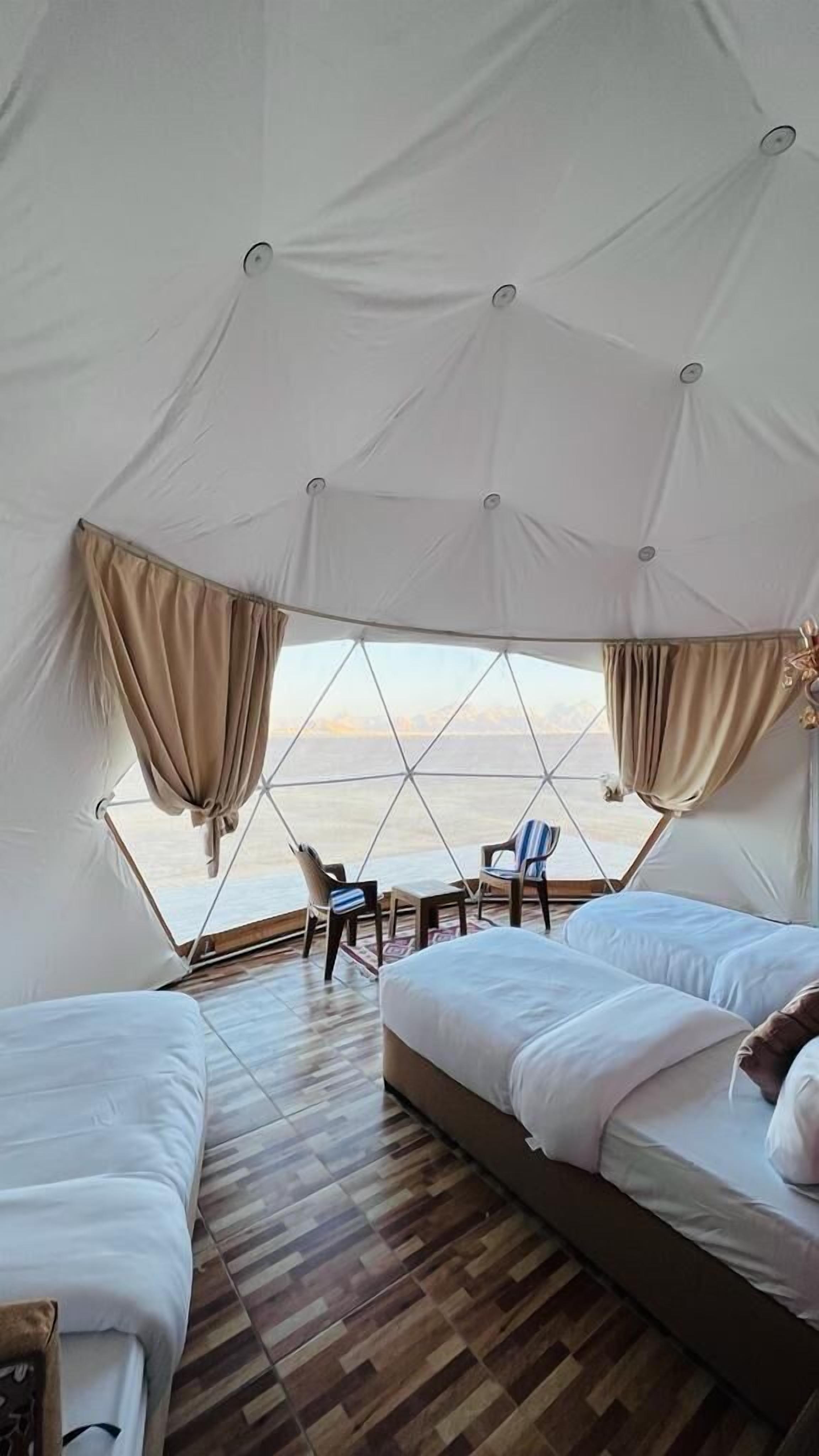 Deluxe Twin Room, Balcony, Desert view | Egyptian cotton sheets, premium bedding, in-room safe, blackout curtains