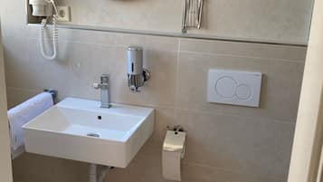 Comfort-Zimmer | Badezimmer | Dusche, Haartrockner, Handtücher, Seife