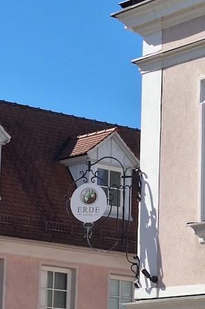 Mặt tiền nơi lưu trú