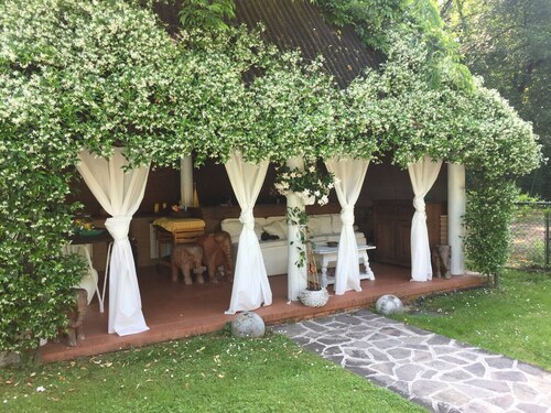 Spacious Flat with Pool & 36.000m2 Garden