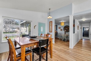 Dining - Bluebird Day - Casa Virginia (Bend)