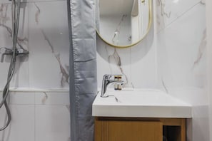Maison | Salle de bain | Sèche-cheveux, serviettes fournies