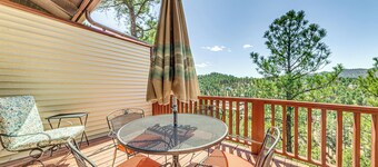 Walk to Dtwn Ruidoso: Mtn-view Condo w/ Pool!
