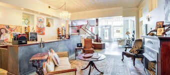 Community Courtyard & Fireplace: Cowan Apt!