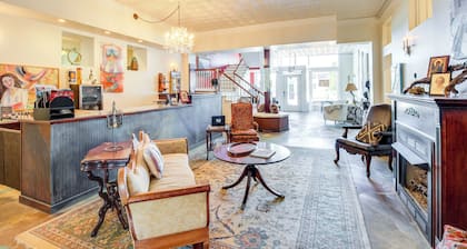 Community Courtyard & Fireplace: Cowan Apt!