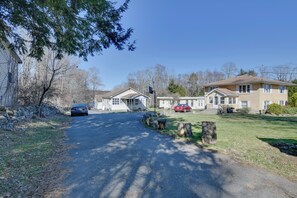 Interior - Shared Lake Access & Fire Pit: Catskills Getaway! (Ellenville)