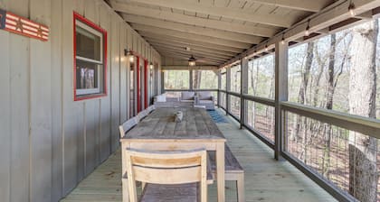3 Mi to Dtwn: Blue Ridge Cabin w/ Hot Tub & Views