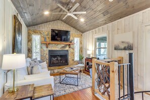 House (3 Bedrooms) | Interior - 3 Mi to Dtwn: Blue Ridge Cabin w/ Hot Tub & Views (Blue Ridge)