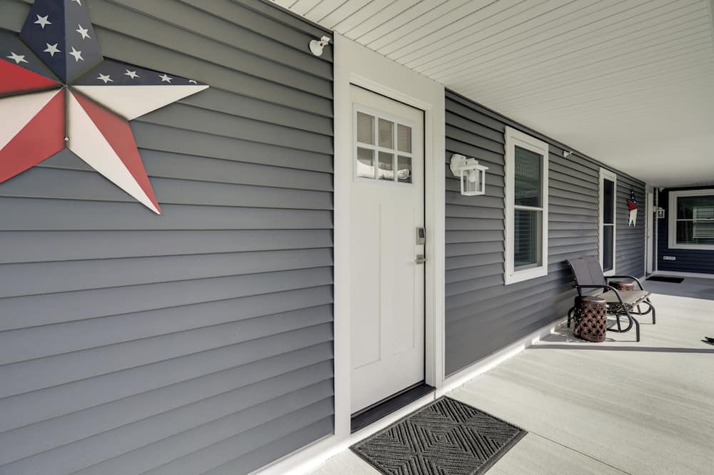 3 Mi to Onset Beach & Village! Pet-friendly Apt
