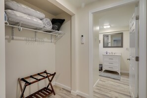 Apartment (1 Bedroom) | Interior - 3 Mi to Onset Beach & Village! Pet-friendly Apt (Wareham)