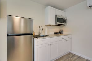 Interior - 3 Mi to Onset Beach & Village! Pet-friendly Apt (Wareham)