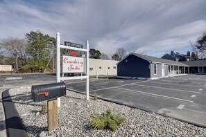 Apartment (1 Bedroom) | Interior - 3 Mi to Onset Beach & Village! Pet-friendly Apt (Wareham)
