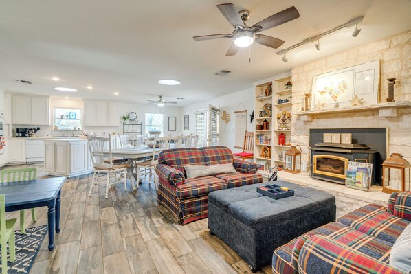 House (3 Bedrooms) | Interior